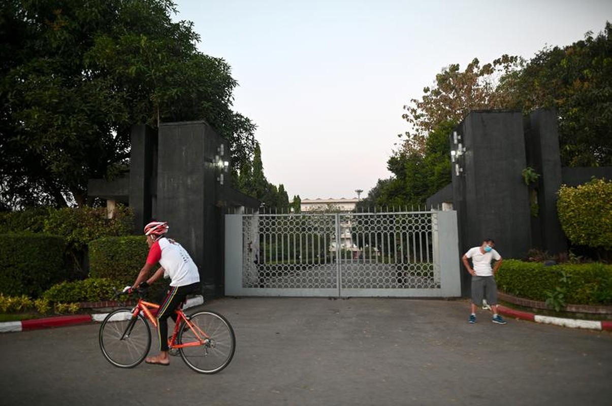 Ben trong dat nuoc Myanmar sau vu bat giu ba Aung San Suu Kyi-Hinh-6