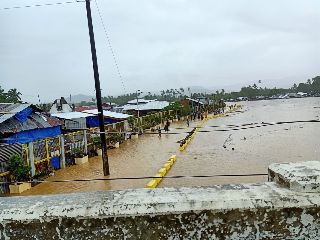 Hinh anh ngap lut kinh hoang o Philippines vi bao Dujuan-Hinh-8