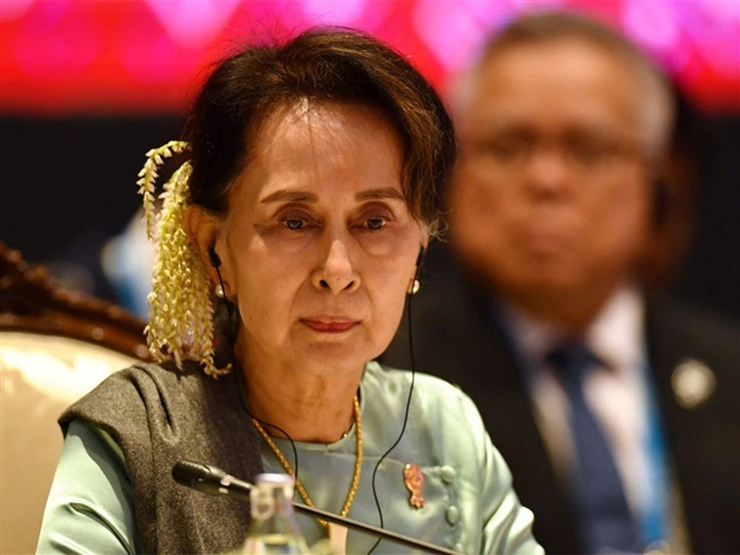 Bien co chinh tri o Myanmar: Chiu loat cao buoc...ba Suu Kyi co thoat?-Hinh-11