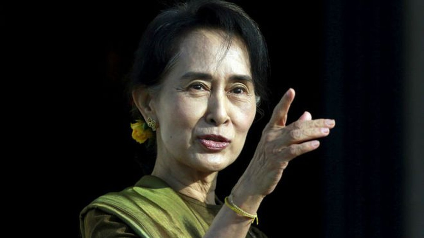 Bien co chinh tri o Myanmar: Chiu loat cao buoc...ba Suu Kyi co thoat?-Hinh-2