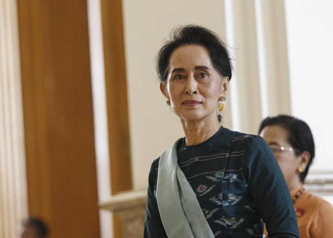 Bien co chinh tri o Myanmar: Chiu loat cao buoc...ba Suu Kyi co thoat?-Hinh-3