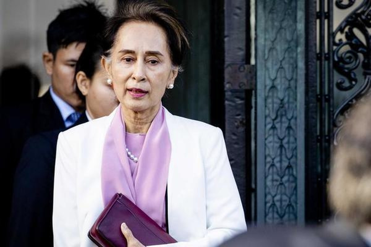 Bien co chinh tri o Myanmar: Chiu loat cao buoc...ba Suu Kyi co thoat?-Hinh-5