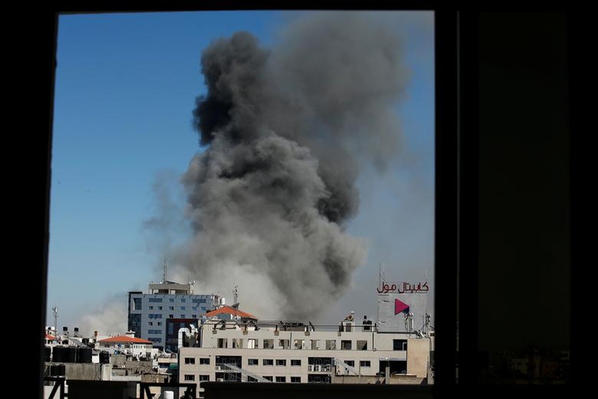 Can canh toa nha dat van phong AP o Gaza bi Israel san phang-Hinh-10
