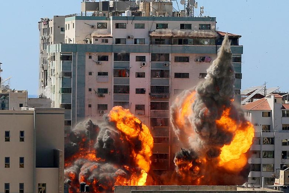 Can canh toa nha dat van phong AP o Gaza bi Israel san phang-Hinh-2