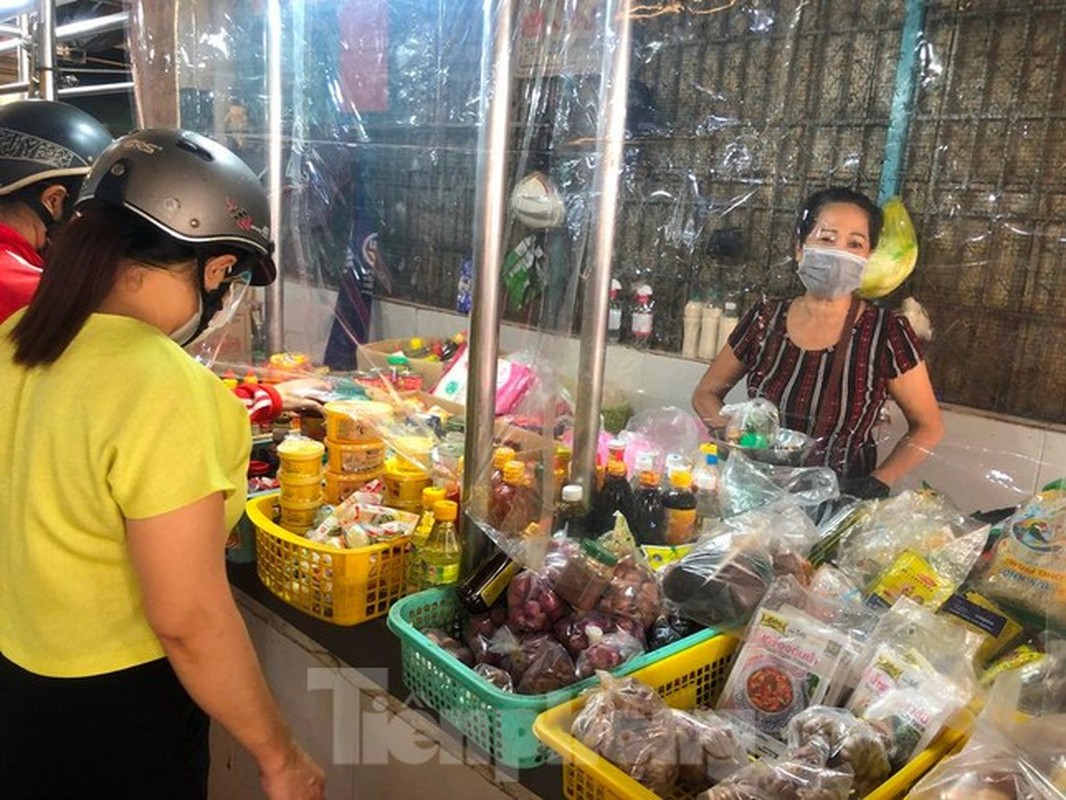 Nguoi dan TP.HCM voi va mua sam cung ram thang Bay-Hinh-11