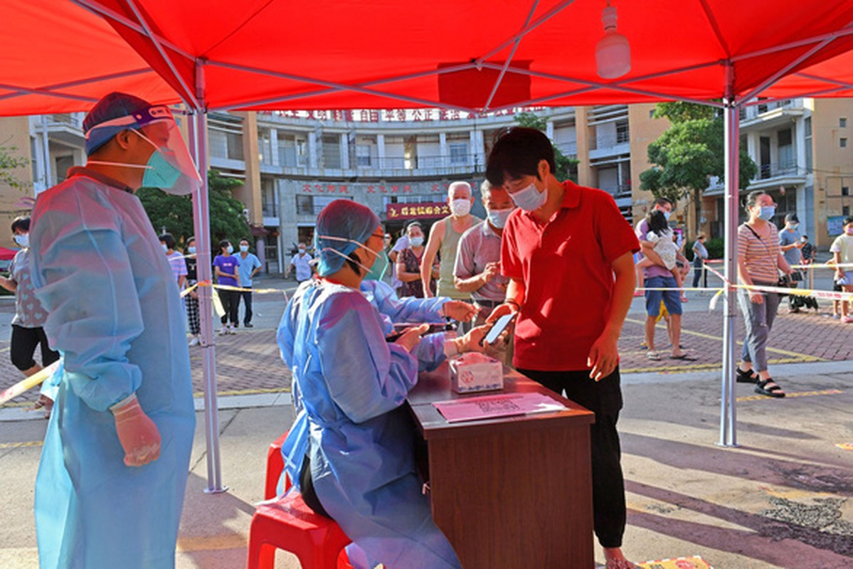 COVID-19 tai Trung Quoc: Hon 1 ty nguoi tiem chung du, van bung dich?-Hinh-6