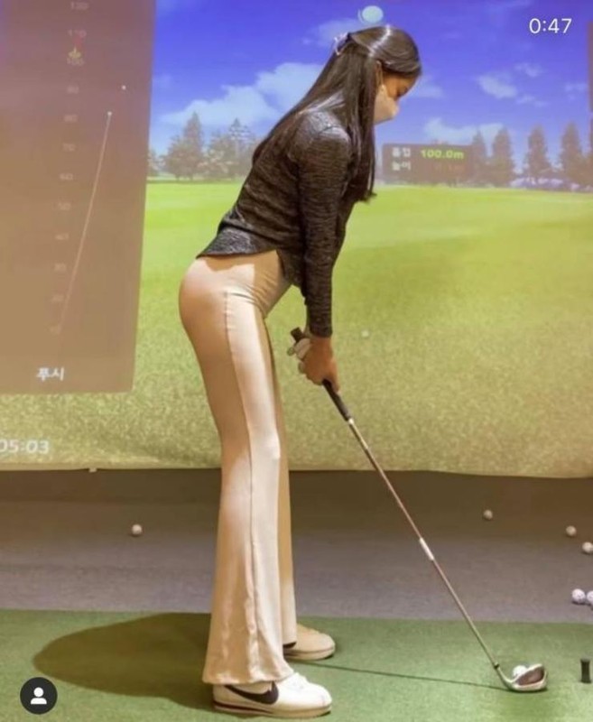 Di choi golf, my nhan mac goi cam khoe body cuc pham-Hinh-13