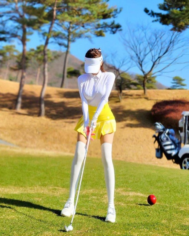 Di choi golf, my nhan mac goi cam khoe body cuc pham-Hinh-16