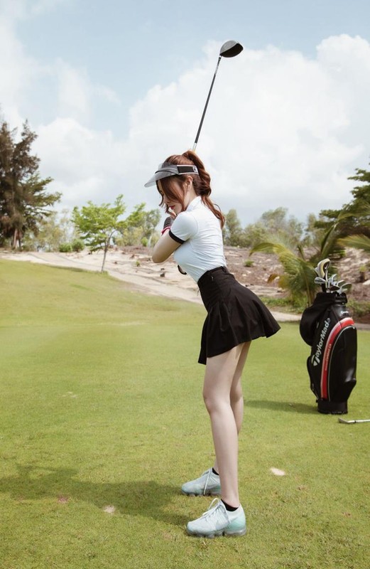 Di choi golf, my nhan mac goi cam khoe body cuc pham-Hinh-6