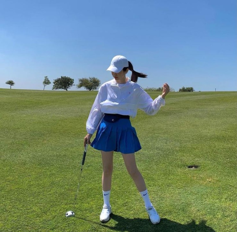 Di choi golf, my nhan mac goi cam khoe body cuc pham-Hinh-7