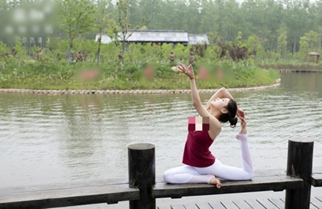 Tap yoga giua thien nhien, chi em gay 