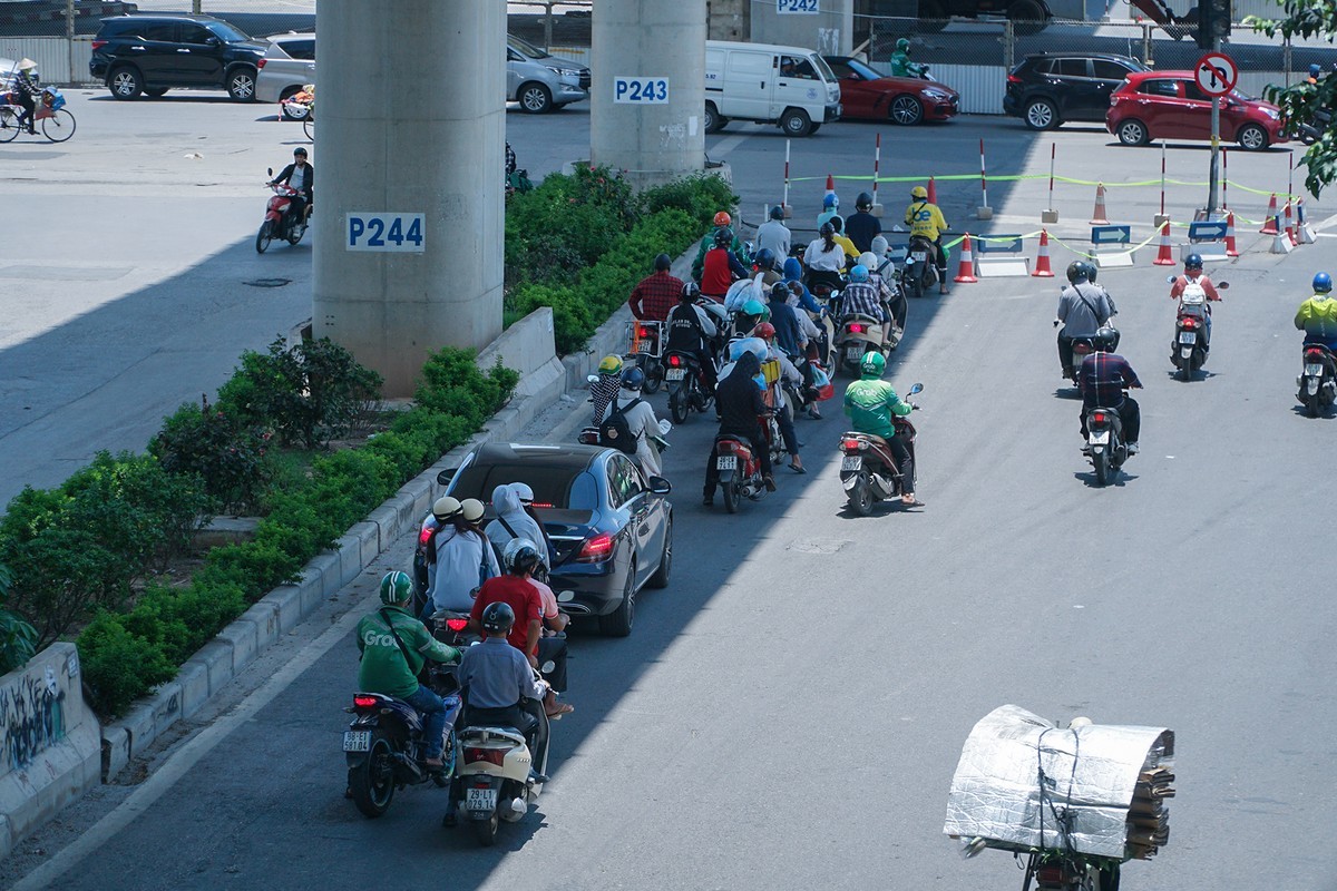 Muon kieu doi pho nang nong cua nguoi lao dong o Ha Noi-Hinh-3