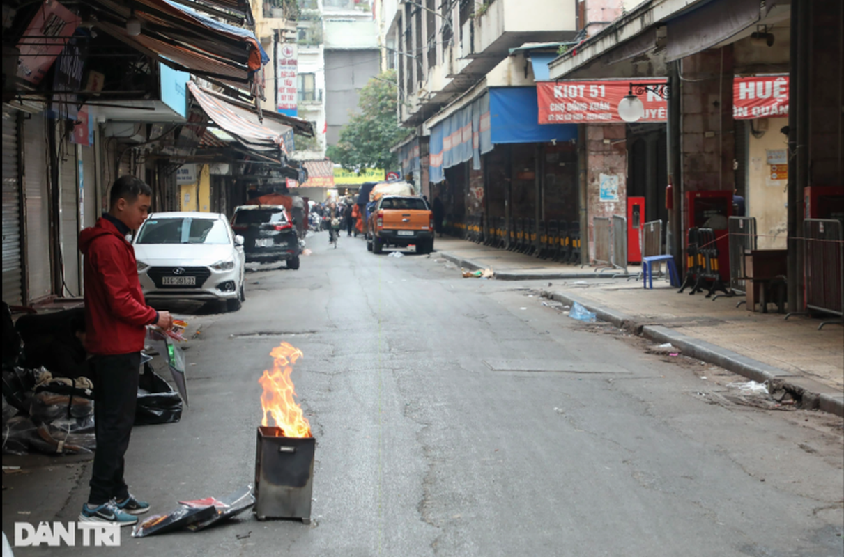 Chieu 30 Tet: Pho co vang ve, quan bia hoi dac biet dong khach-Hinh-3