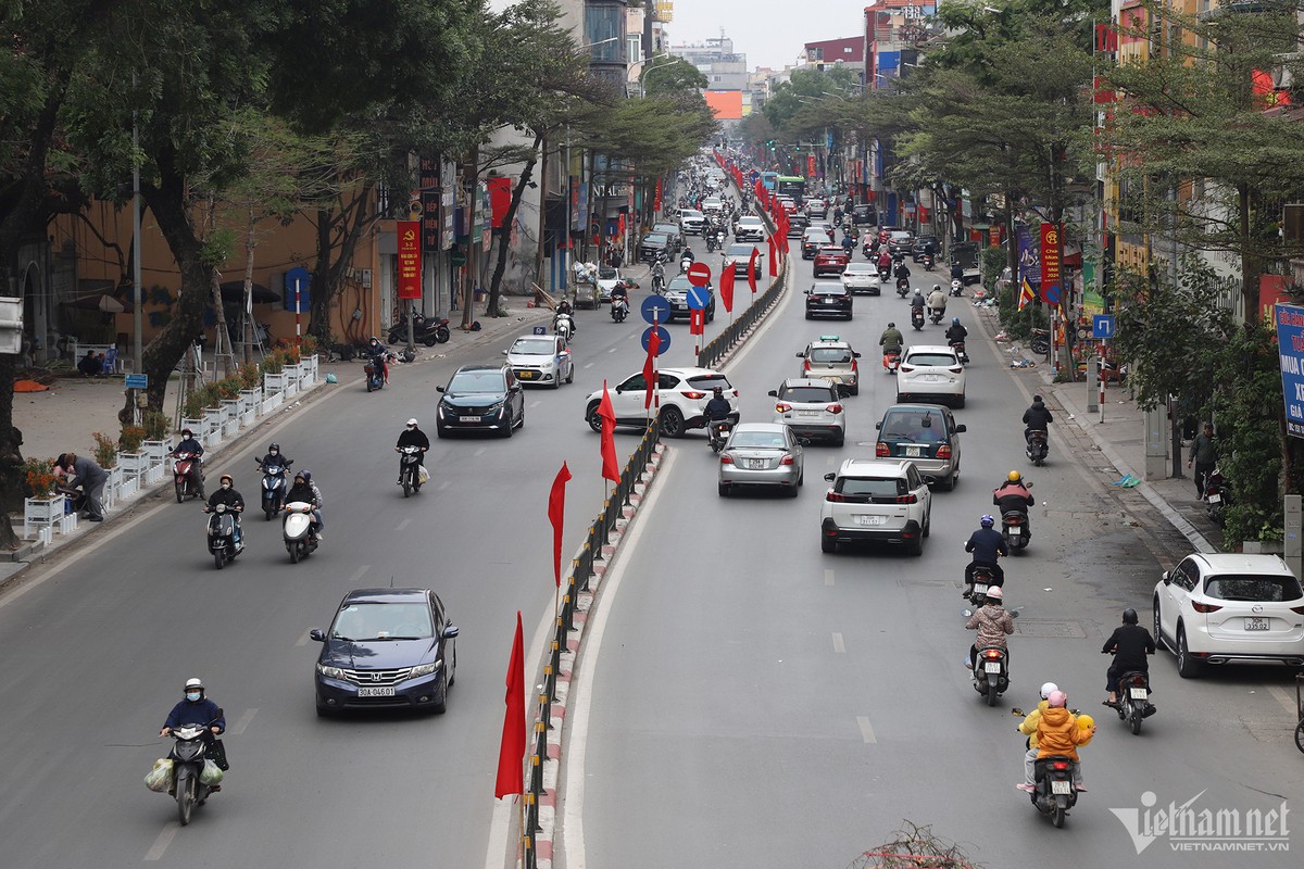 Duong pho Ha Noi thenh thang chieu 30 Tet-Hinh-11