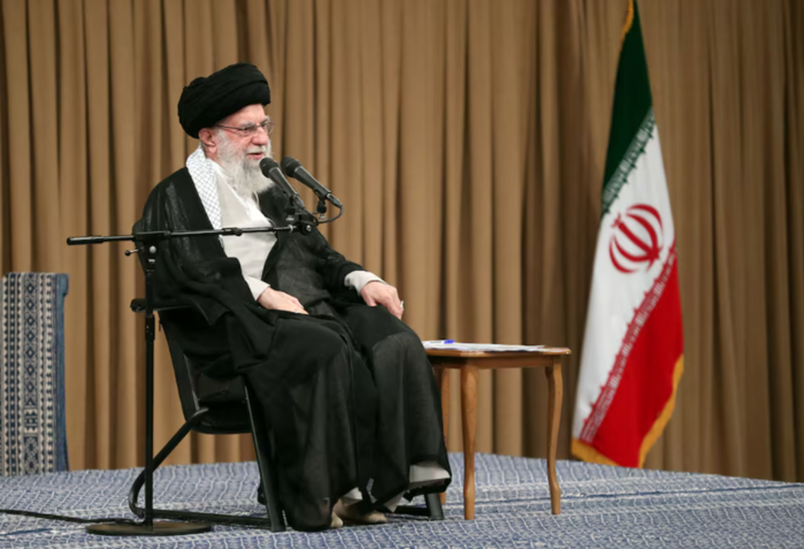 Dieu it biet ve cuoc doi lanh tu toi cao Iran Ali Khamenei-Hinh-13