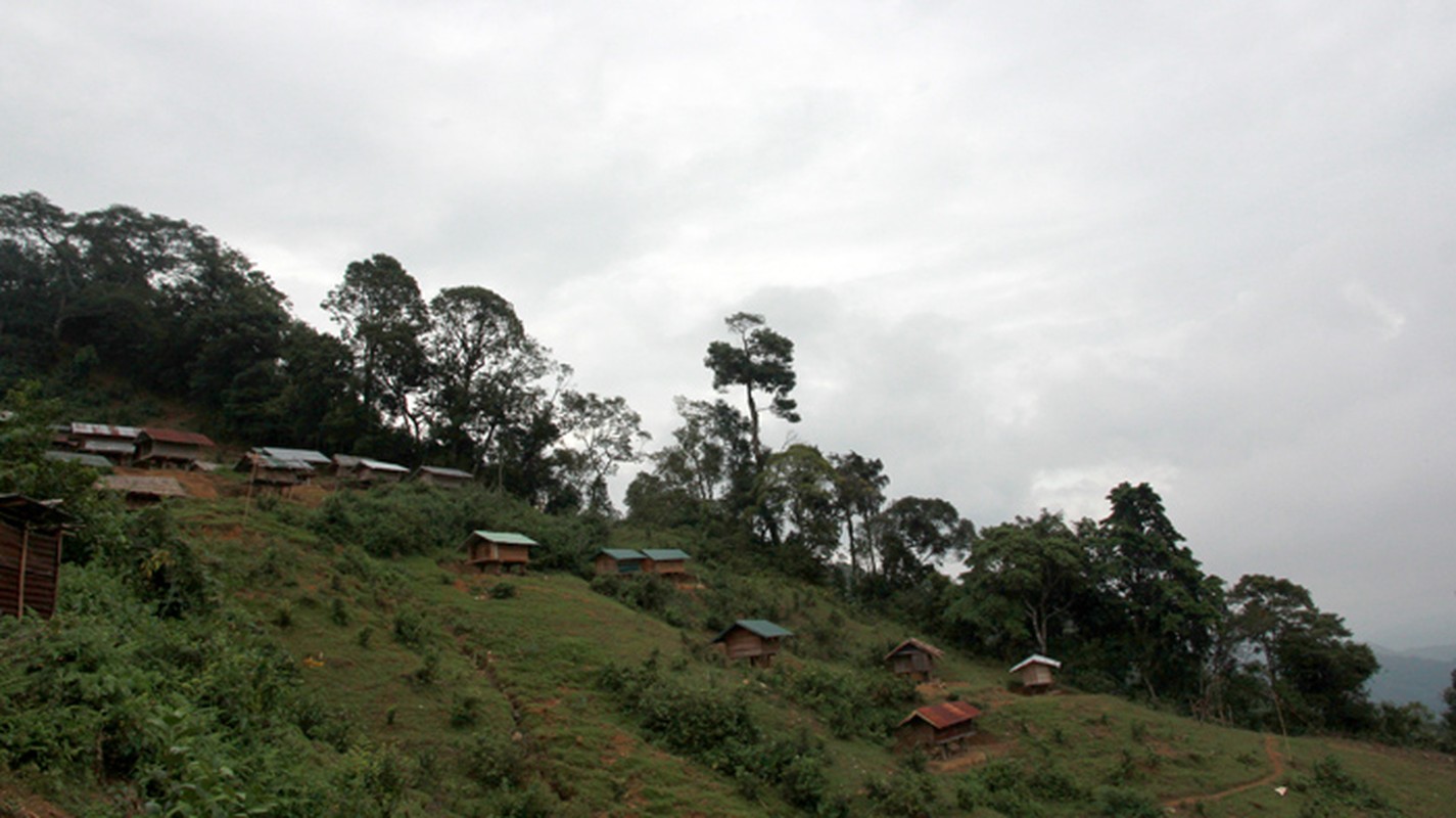 Ky bi nhung ngoi nha cua Than lua tren nui Ngoc Linh-Hinh-12