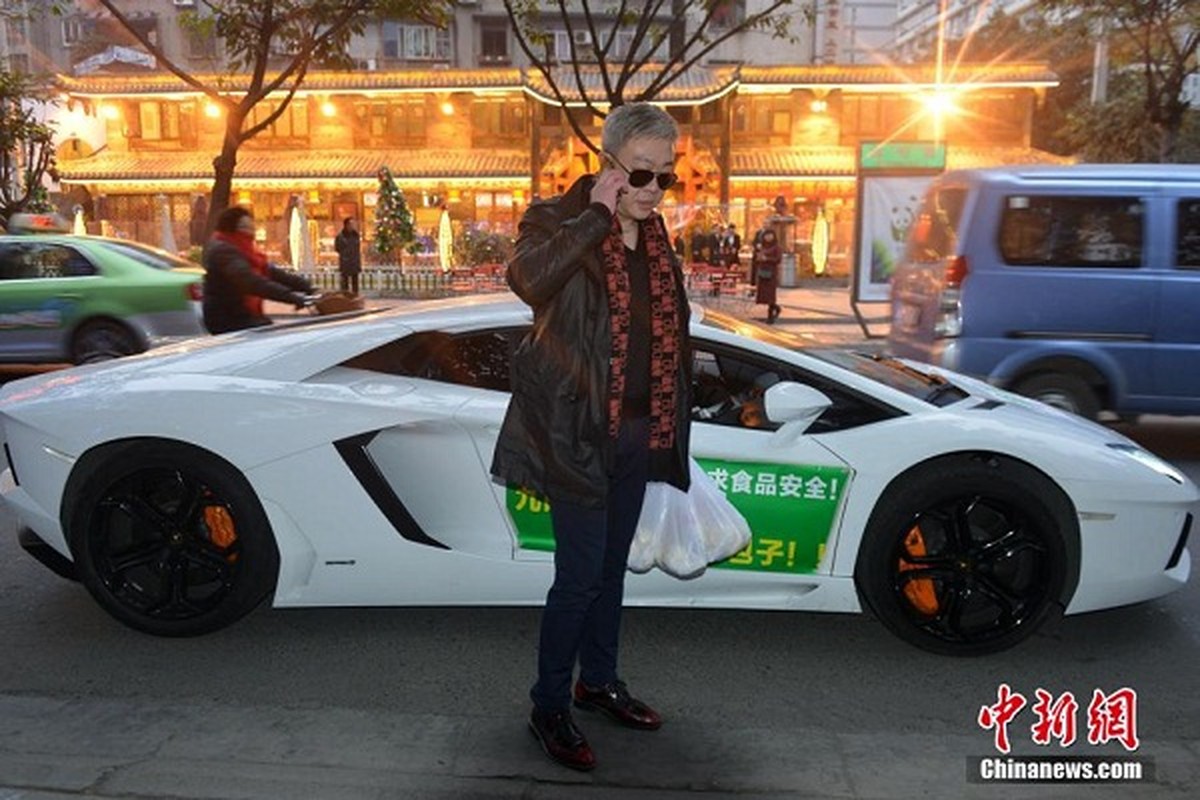 Dai gia Trung Quoc gay soc, lai Lamborghini...giao banh bao-Hinh-2