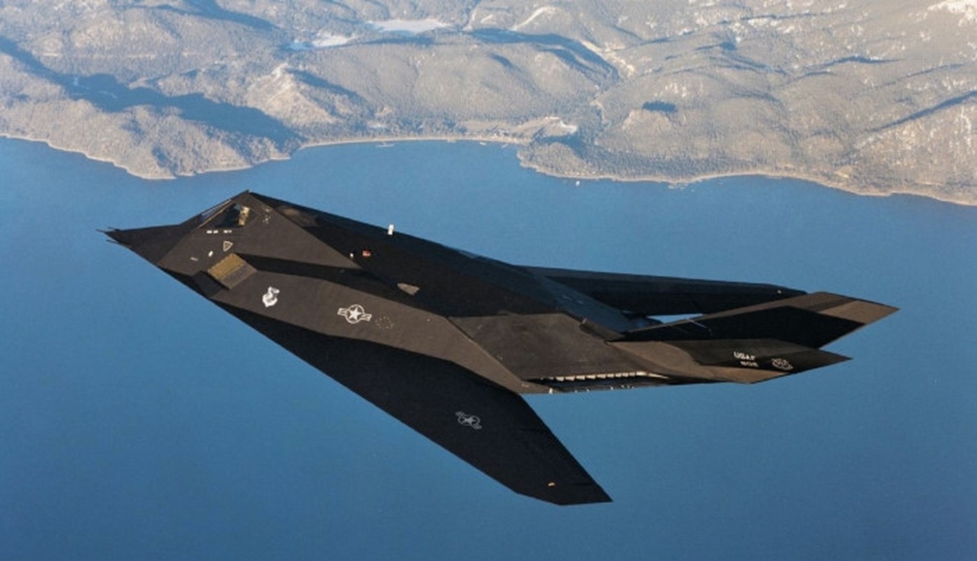 Suc manh tiem kich tang hinh F-117 tung khien Nga hai hung