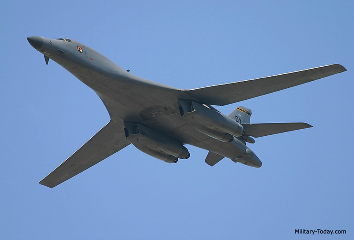 Suc manh may bay nem bom chien luoc tam xa B-1B Lancer-Hinh-7