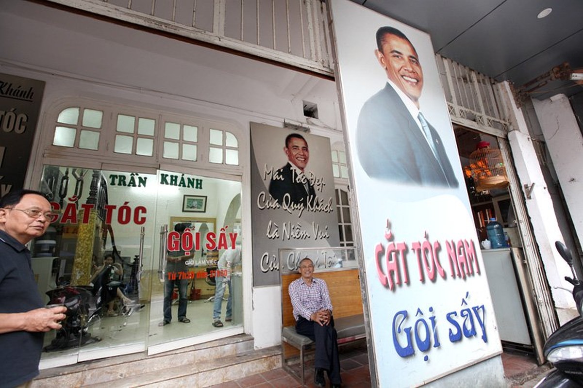 Ngac nhien tho cat toc o Ha Noi giong het Tong thong Obama