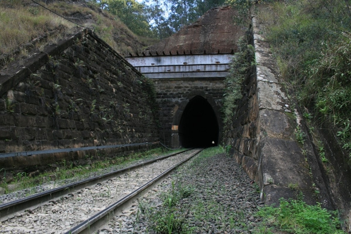 Nhung duong ham noi tieng “bi ma am” tren the gioi-Hinh-2