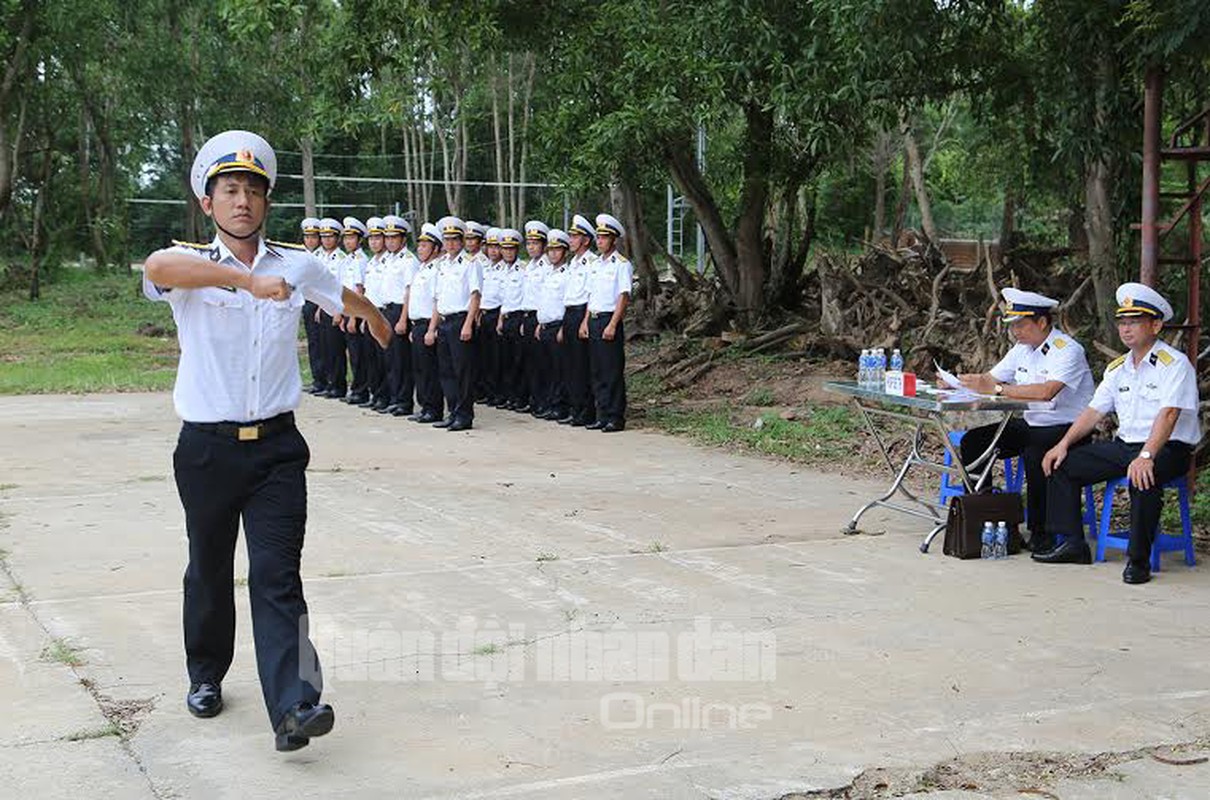 Man nhan dan tau ten lua Viet Nam tac chien tren bien-Hinh-12