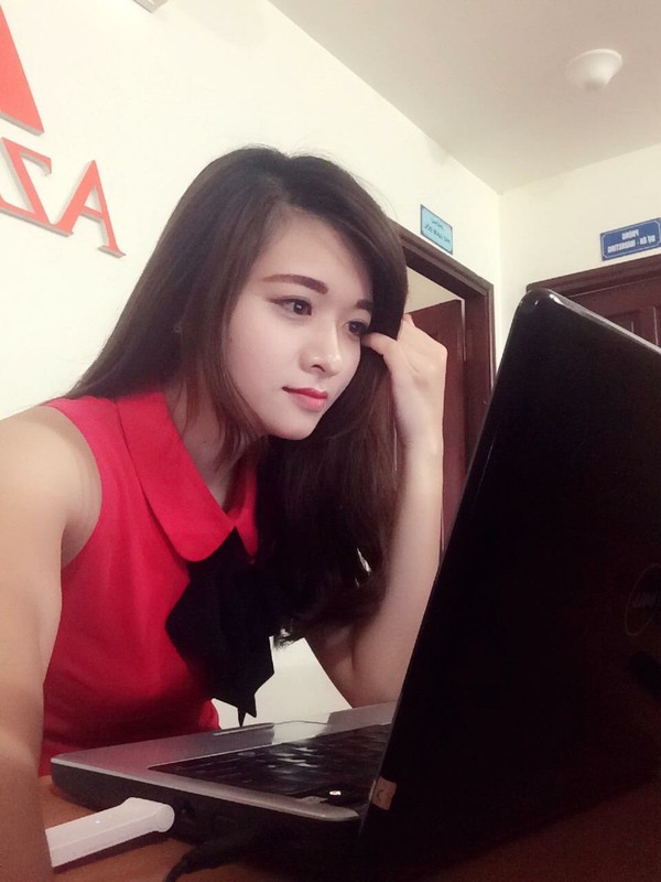 Co gai coi ao nguc bit mui phat hoang sau khi len TV-Hinh-4