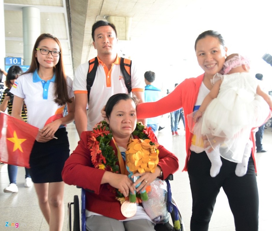 Doat HCV tai Paralympics, Le Van Cong hanh phuc ngay tro ve-Hinh-3