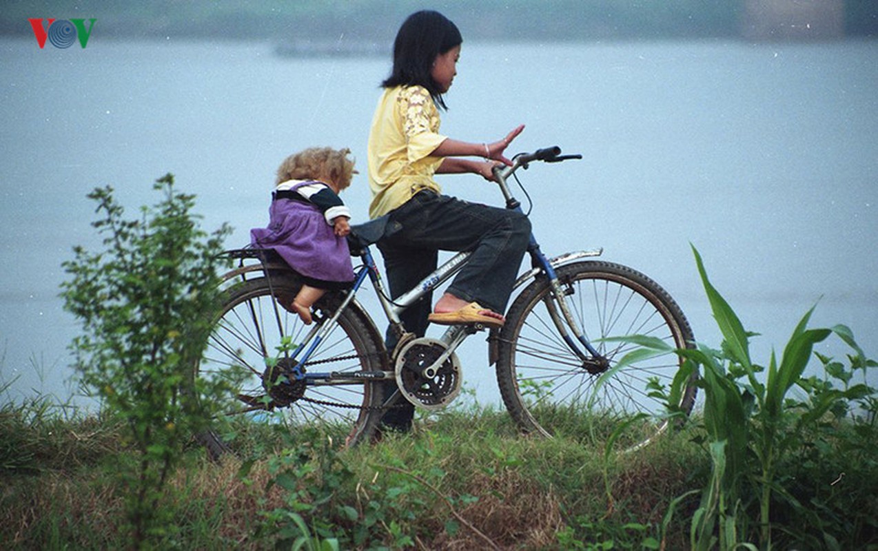 Xot xa nhung tre em gai phai som vat va muu sinh