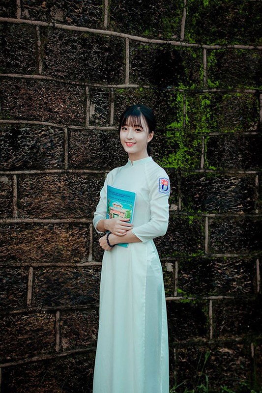 Them nu sinh xu Nghe mac ao dai 