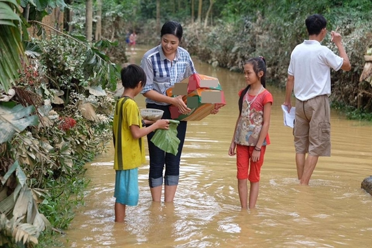 Loat anh tran quy nhat khi sao Viet di tu thien-Hinh-5