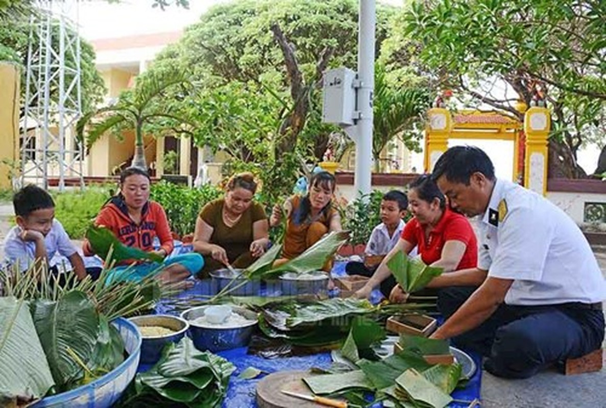 Chum anh chien si Truong Sa vui mung don qua Tet-Hinh-11