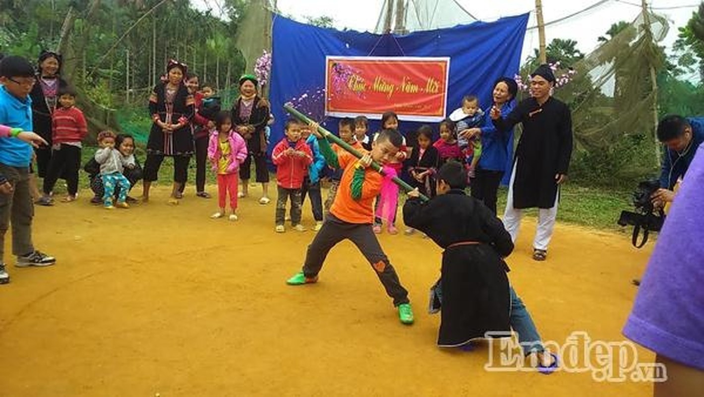 Doc dao Tet nguoi Dao o Yen Bai-Hinh-4