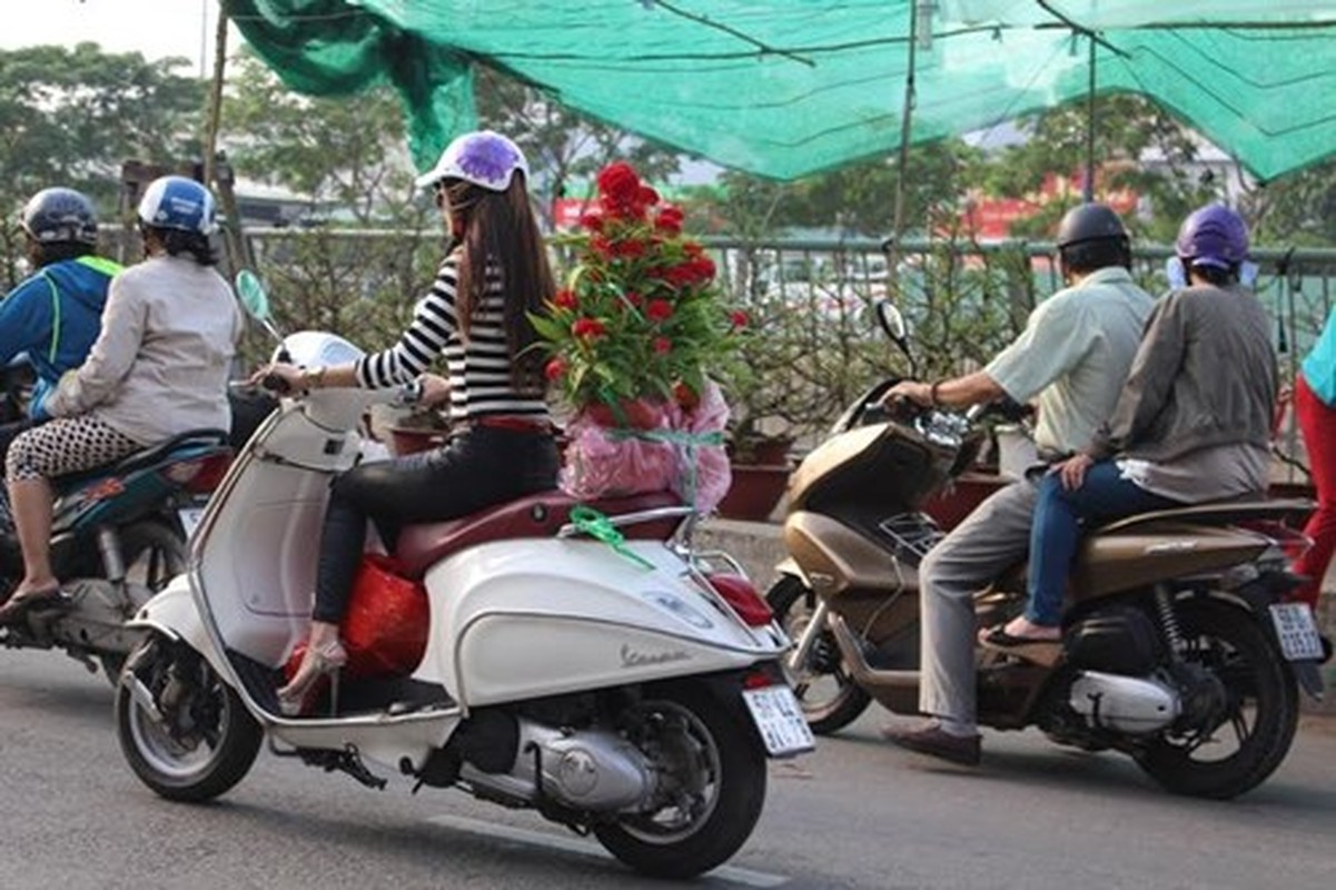 Diu hiu cho hoa Tet tren song lau doi nhat Sai Gon-Hinh-2