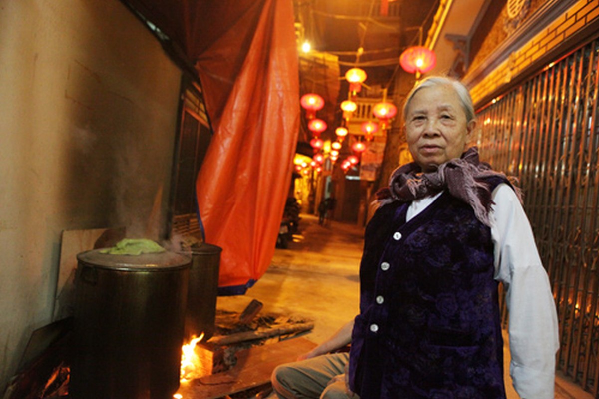 Nguoi Ha Noi nau banh chung tren via he, ngo lang trong dem-Hinh-9