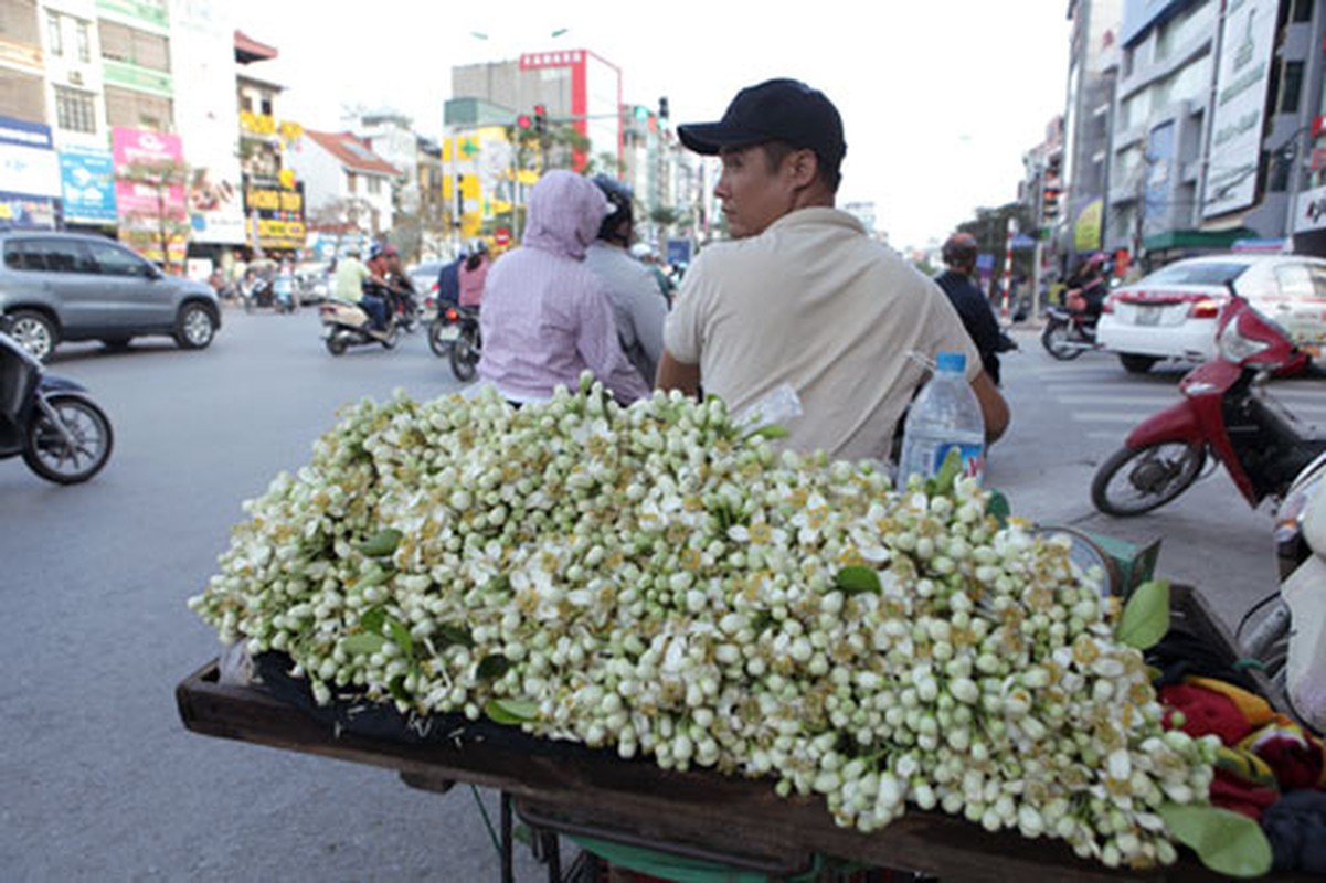 Anh: Mua hoa buoi diu dang xuong pho-Hinh-2