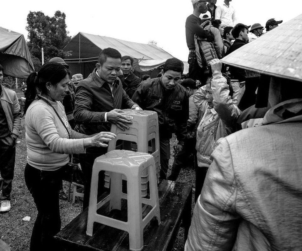 La lung dich vu moc tui du khach tai le hoi den Duc Hoang-Hinh-3