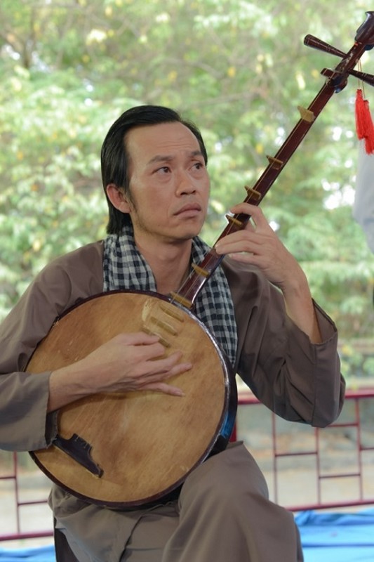 Het hon ngam Hoai Linh nhang nhit gu thoi trang “hoi teen“-Hinh-2