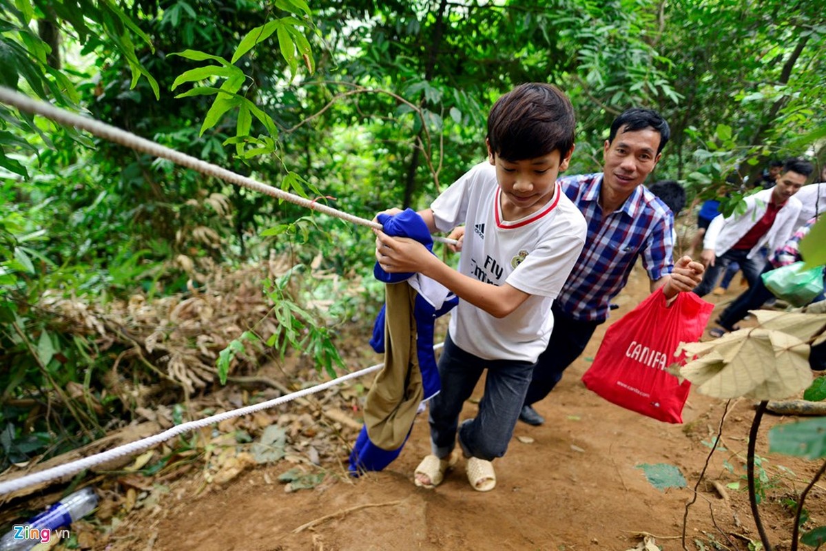 Can canh 5 vong an ninh bao ve o Le hoi den Hung-Hinh-12