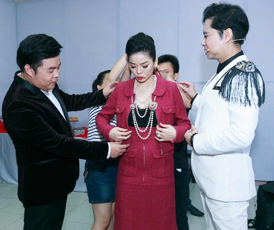 Bi Quang Le hon trom, Mr. Dam nguong ngung lay tay che mat-Hinh-7