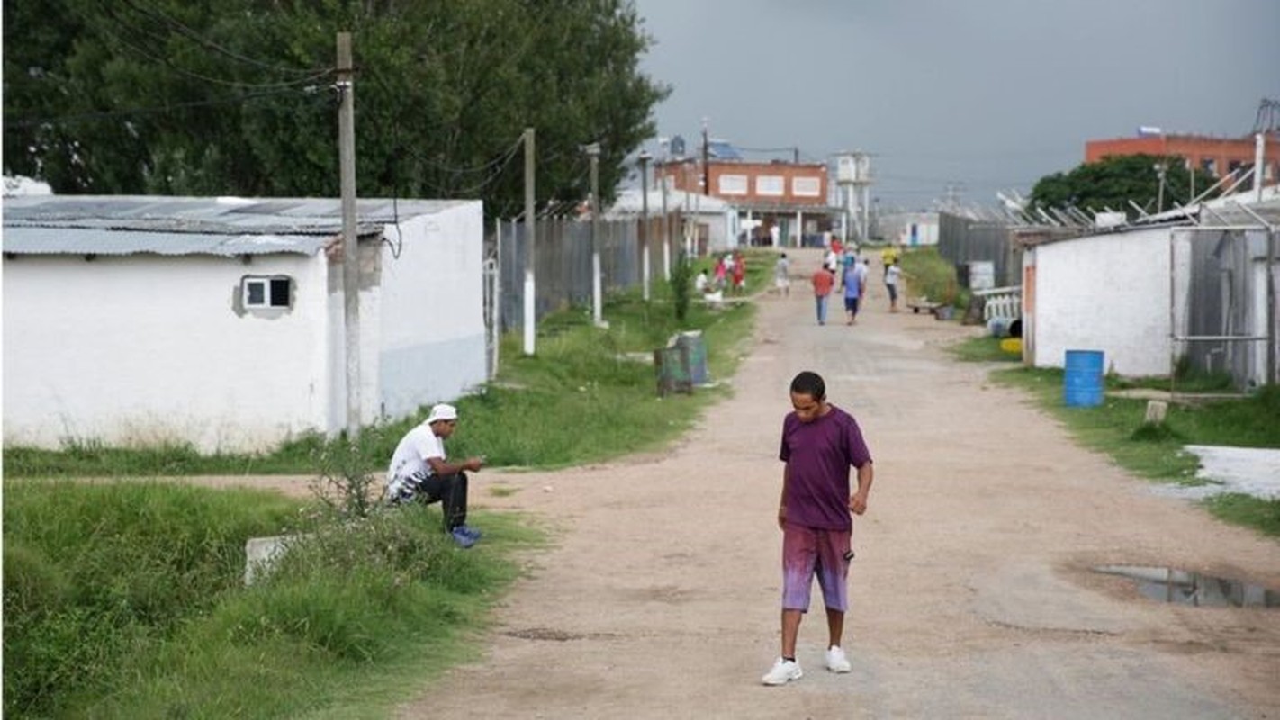 Nha tu o Uruguay: Pham nhan thoai mai kinh doanh, di lai-Hinh-6