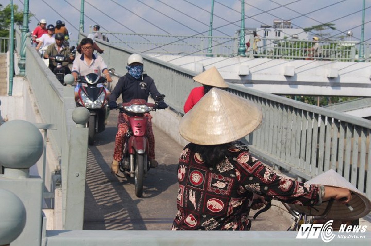 Chi mat nhung ke vo van hoa cuop duong cua nguoi di bo-Hinh-4