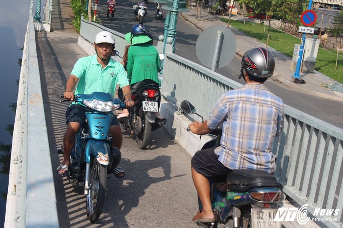 Chi mat nhung ke vo van hoa cuop duong cua nguoi di bo-Hinh-8