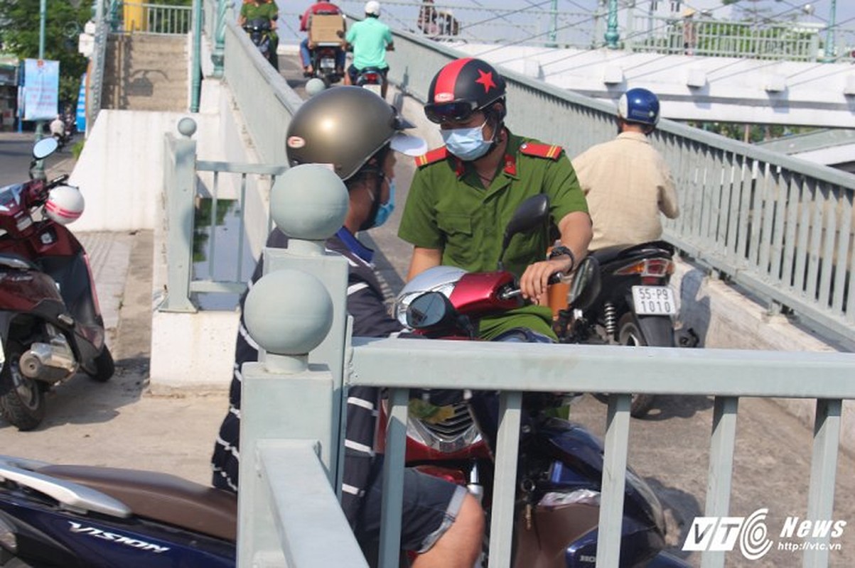 Chi mat nhung ke vo van hoa cuop duong cua nguoi di bo