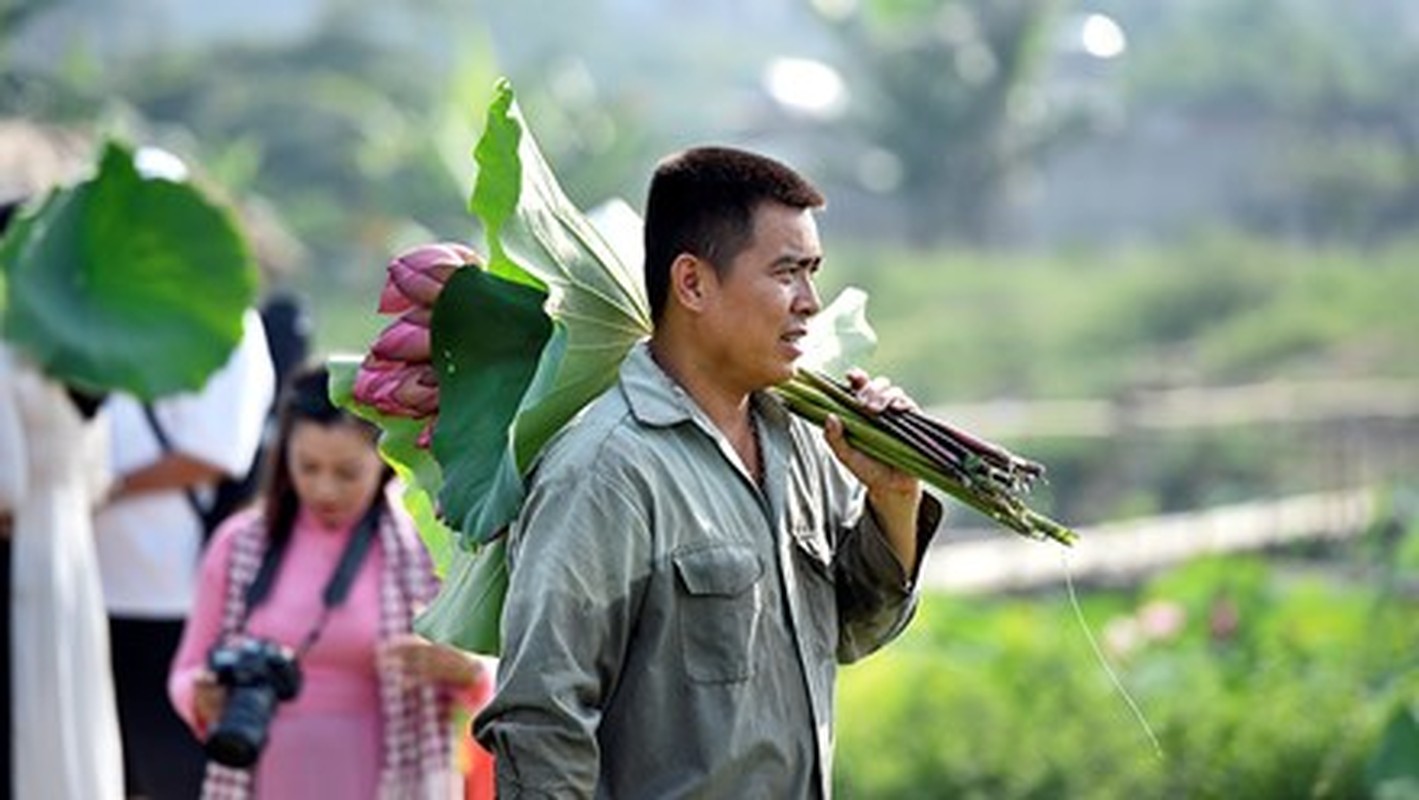 Kiem bon tien dich vu trang diem, thue ao yem tai ho sen-Hinh-5