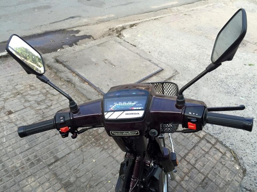 Honda Dream 2 lan banh 99km tai Sai Gon gia ca tram trieu-Hinh-3