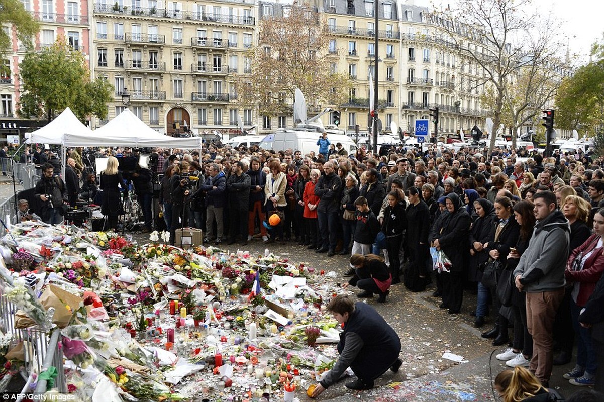 Ben trong benh vien dieu tri nan nhan vu khung bo Paris-Hinh-12