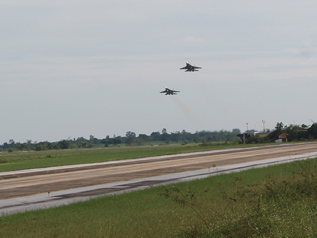 Them mot trung doan khong quan Viet Nam trang bi Su-30MK2-Hinh-4