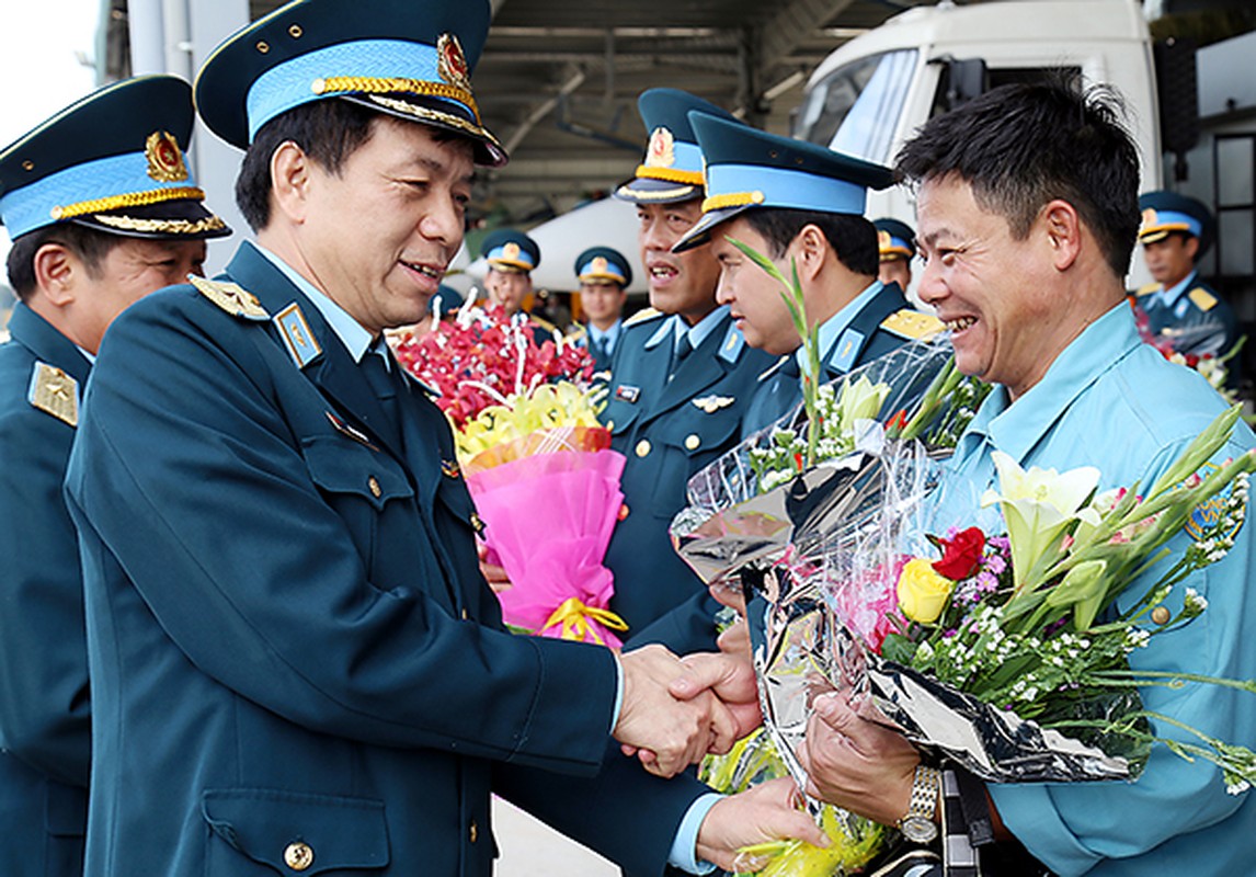 Them mot trung doan khong quan Viet Nam trang bi Su-30MK2