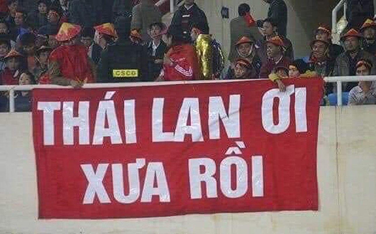 Cuoi bo voi anh che cua CDM sau khi Viet Nam thang dam Thai Lan 4-0